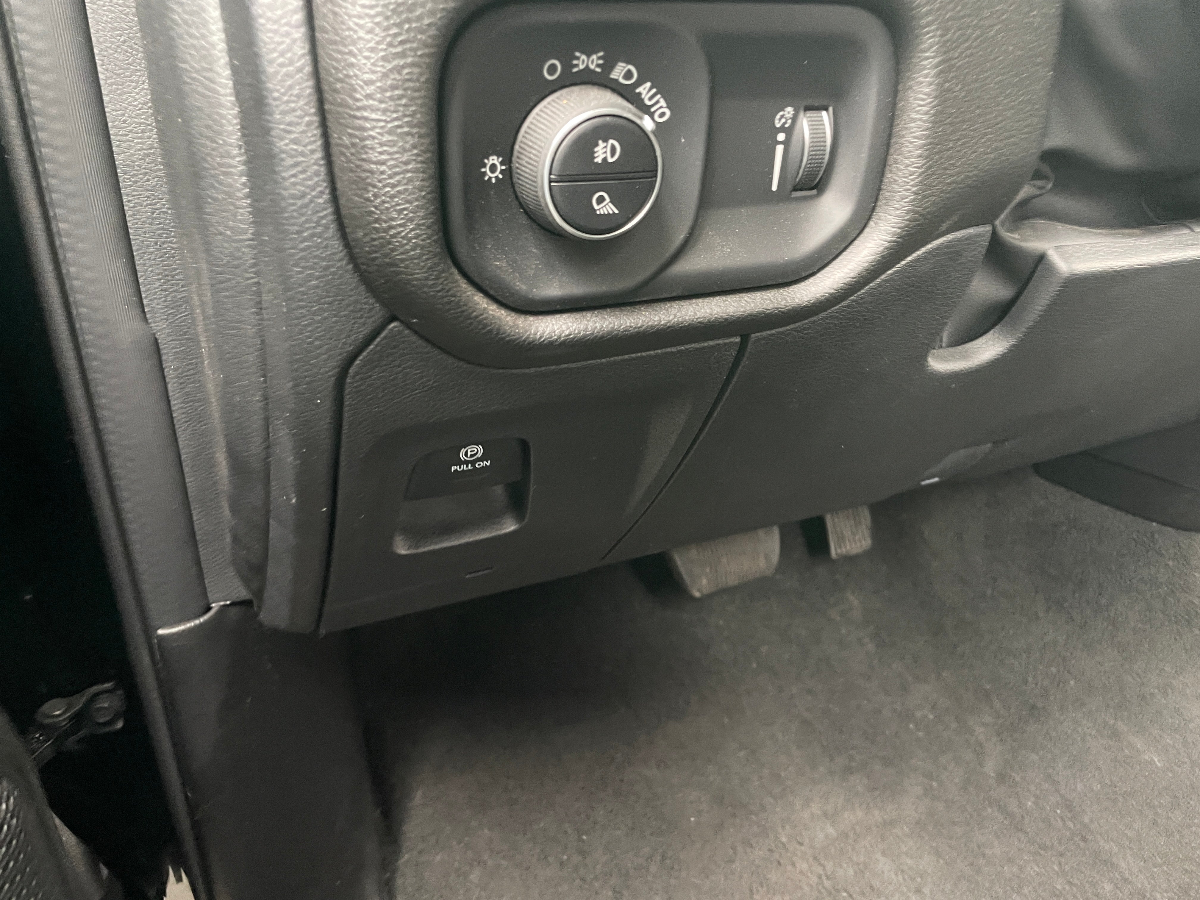 ram ram 1500 pickup 2024 1C6RRFGG4RN189052 image ram ram 1500 pickup 2024 1C6RRFGG4RN189052 image